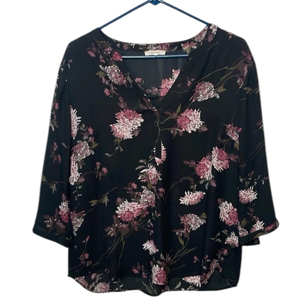 Maurices women’s Black Floral V-Neck 3/4 Sleeve Blouse pleated back Polyester
